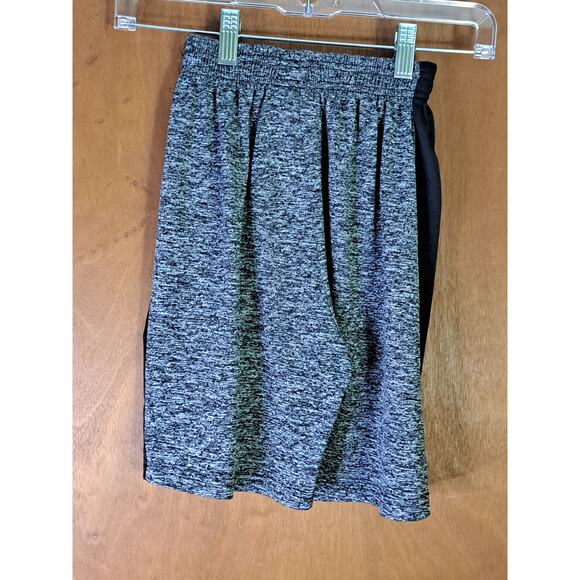 Boys Ultra Performance Gray with Black Striped Shorts Size 10/12 - Picture 3 of 5